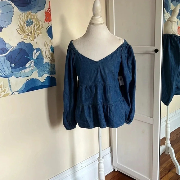 Old Navy Denim Long Sleeve Top with Elasticized Shoulders - NWT - Size M - Picture 3 of 12